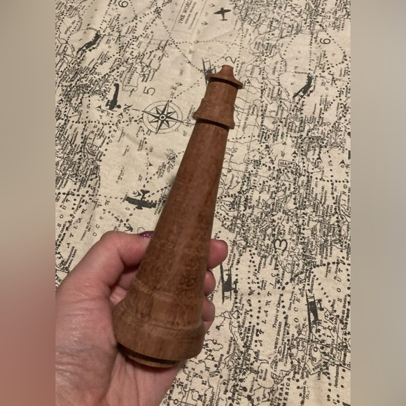 Handmade Cedar lighthouse - Picture 3 of 6